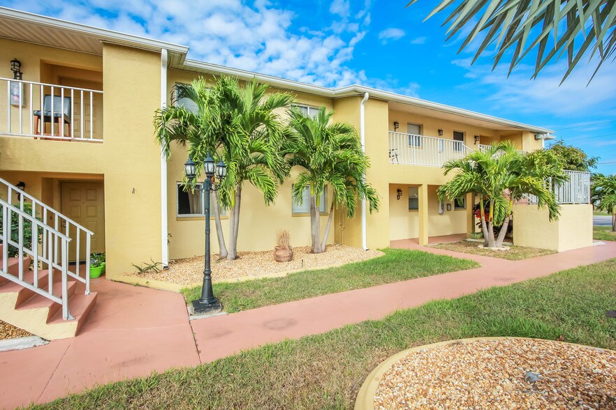 More Photos Of 706 SE 13th Ct, Cape Coral Apartments For Sale