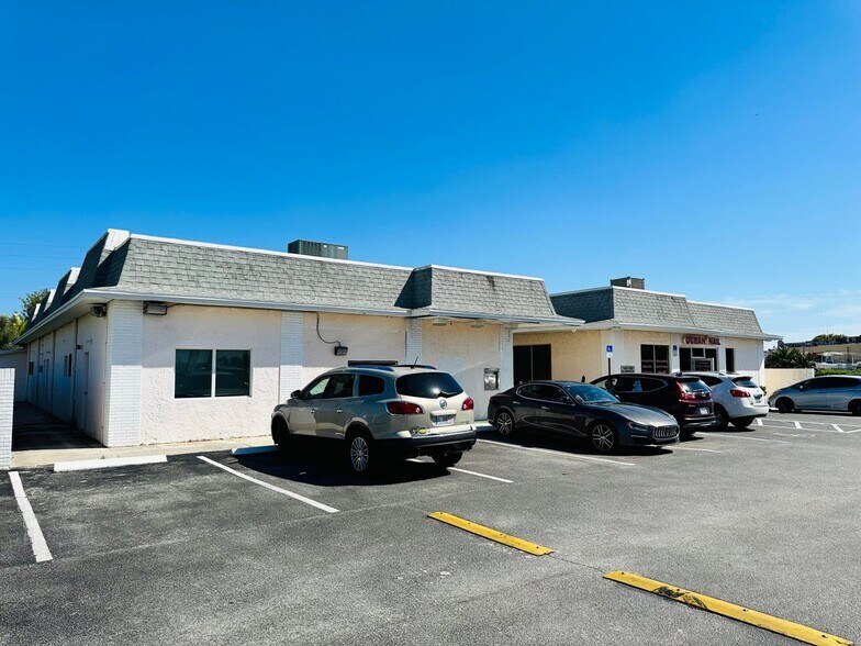 More Photos Of 1100 Colonnades Dr, Fort Pierce Storefront For Lease