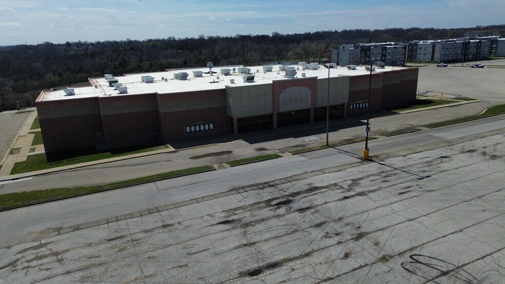 Primary Photo Of 6720 SE 14th St, Des Moines Movie Theatre For Sale
