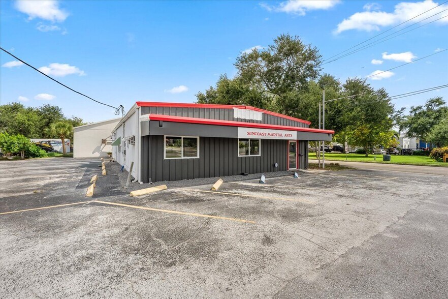 More Photos Of 1901 13th Ave N, Saint Petersburg Distribution For Lease