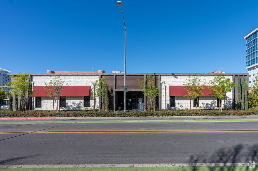 More Photos Of 530 S 6th St, Las Vegas Office For Lease