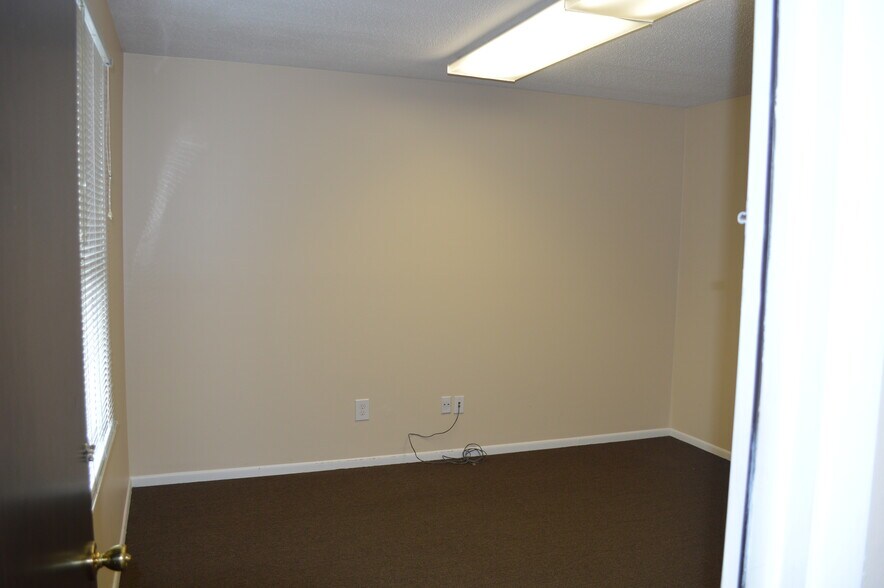 2620 Whitehorse Hamilton Squar Rd, Hamilton, NJ 08690 Office For