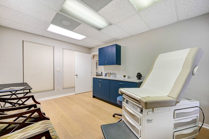 More Photos Of 1801 Sarno Rd, Melbourne Medical For Sale