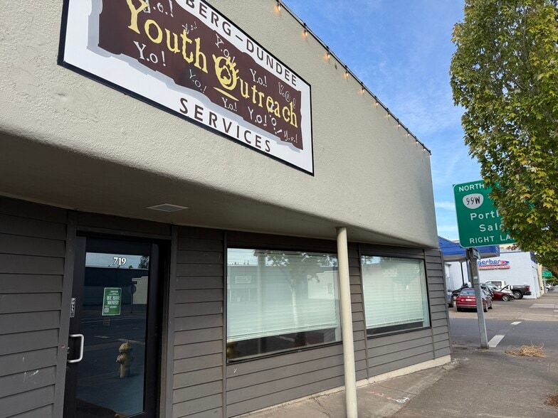 More Photos Of 719 E 1st St, Newberg Storefront For Sale
