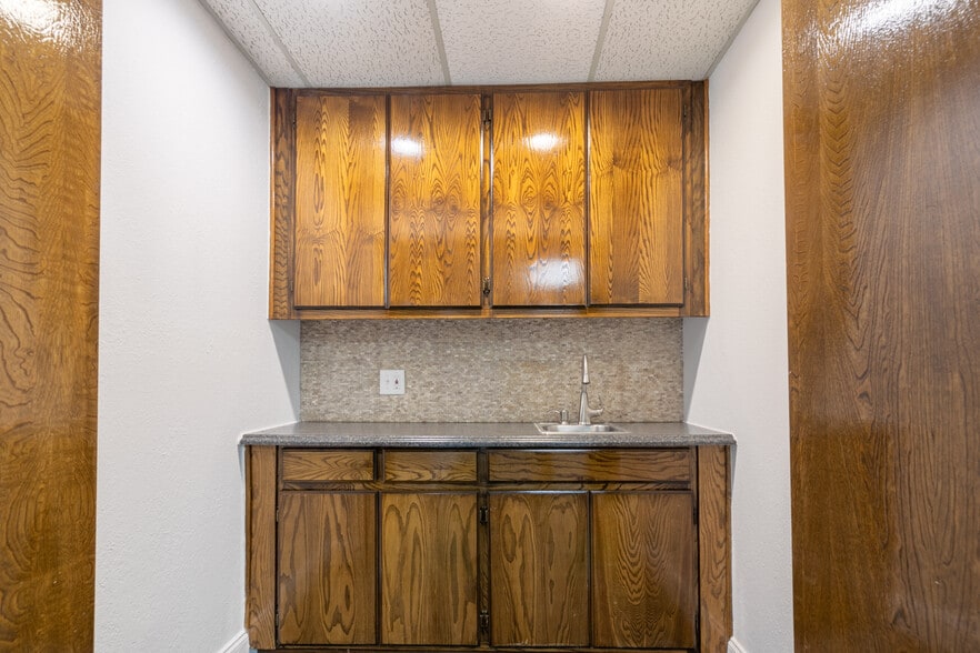 More Photos Of 736 N Fielder Rd, Arlington Medical For Sale