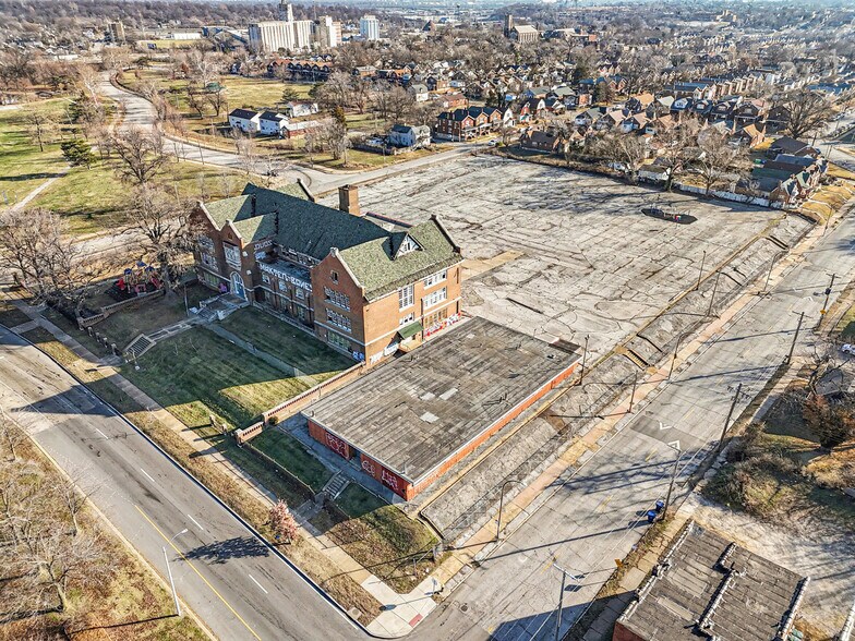 More Photos Of 4160 N KINGSHIGHWAY, Saint Louis Schools For Sale