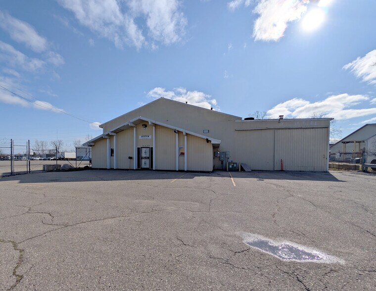More Photos Of 4225 Quinlan Drive, Burton Warehouse For Lease
