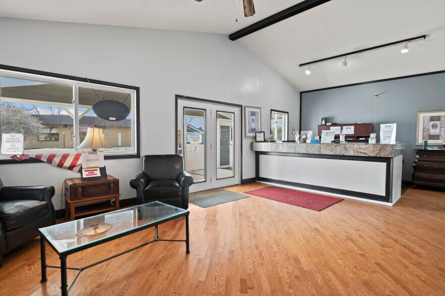 More Photos Of 700 Colorado Ave, Stratton Hotel For Sale