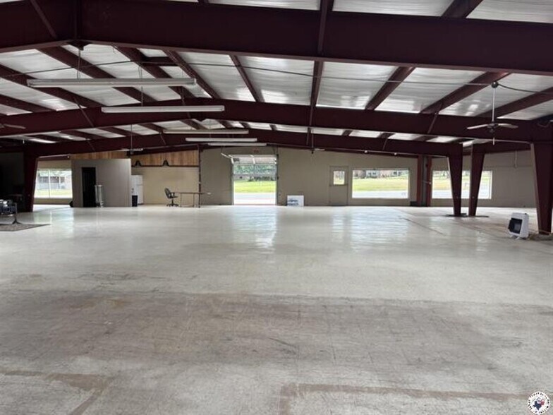 More Photos Of 4210 E 9th St, Texarkana Freestanding For Sale