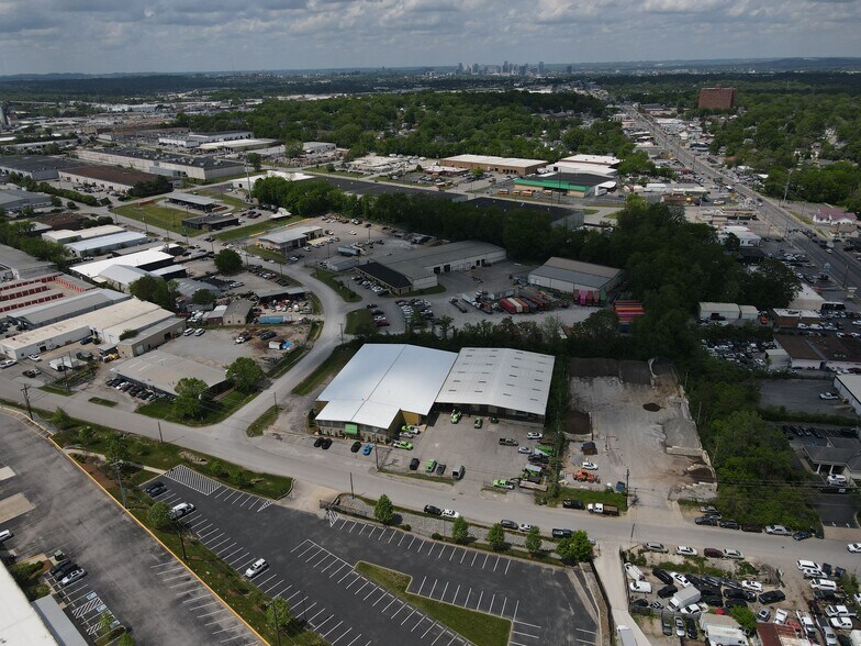 More Photos Of 410 McNally Dr, Nashville Warehouse For Lease