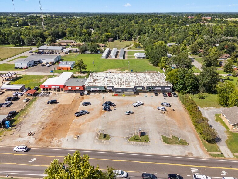 More Photos Of 488 W Main St, Van General Retail For Lease