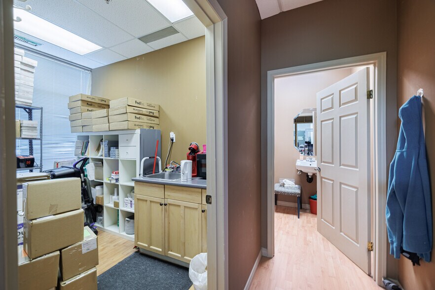 More Photos Of 6701-6777 Fairmount Dr SE, Calgary Warehouse For Lease