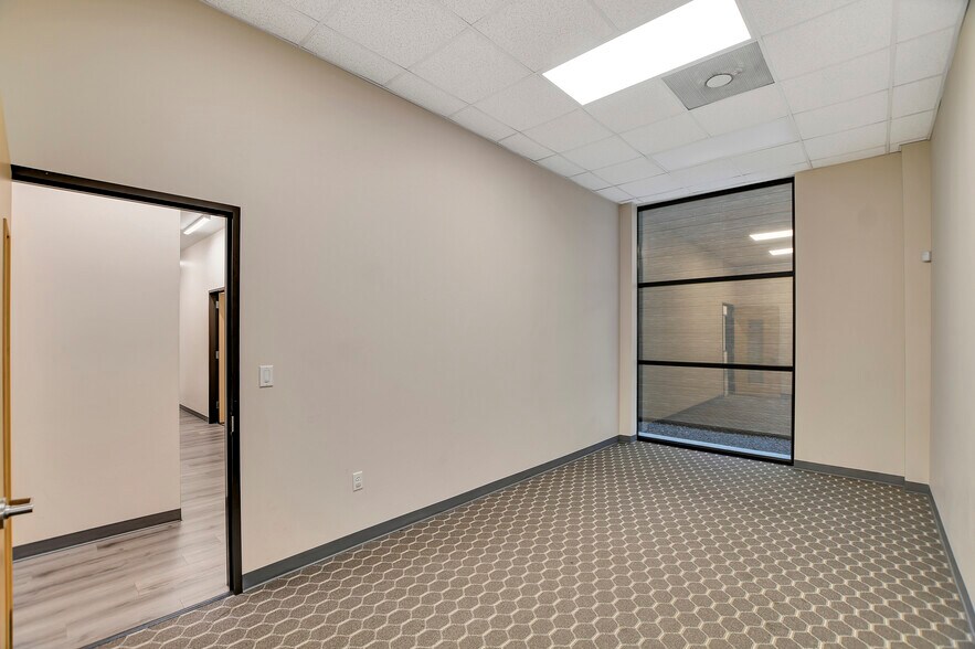 More Photos Of 1009 Yale St, Houston Freestanding For Lease