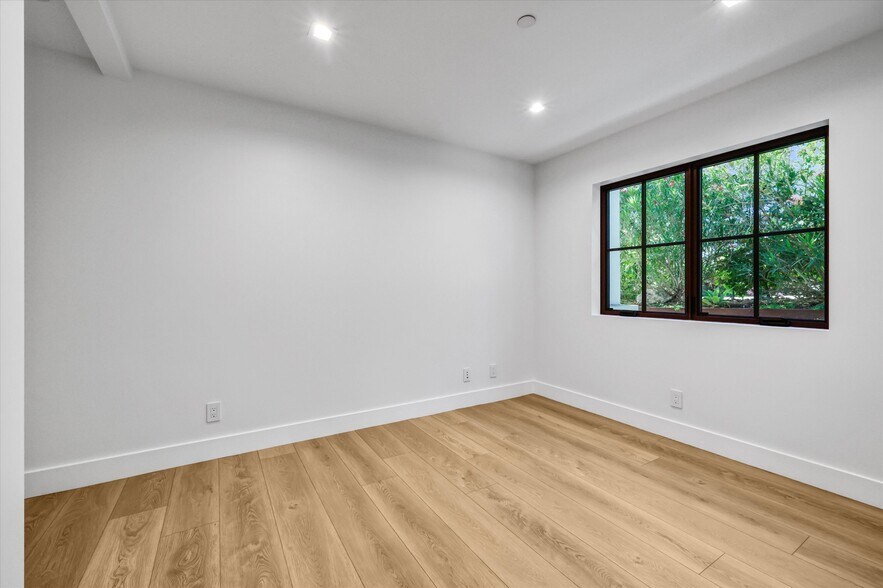 More Photos Of 21024 Laguna Canyon Rd, Laguna Beach Storefront Retail Residential For Lease