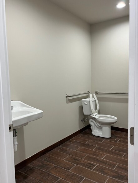 More Photos Of 8420 E Hwy 67, Alvarado Unknown For Lease