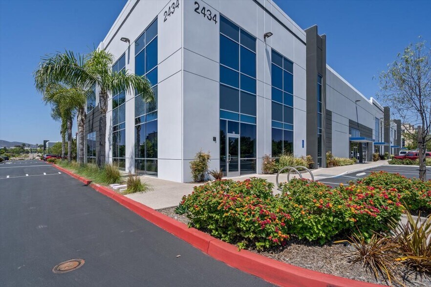 More Photos Of 2434 Fenton St, Chula Vista Showroom For Sale