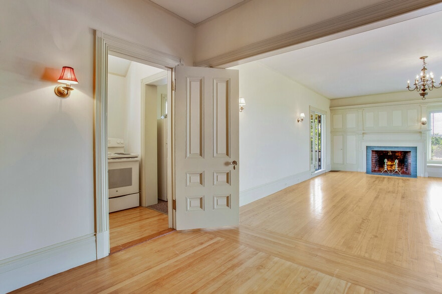 More Photos Of 270 Maple St, Springfield Hospitality For Sale