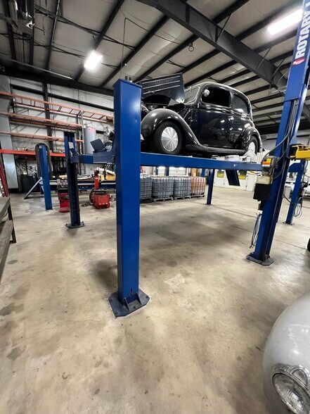 More Photos Of 2501 Runway Dr, Waupaca Auto Repair For Sale