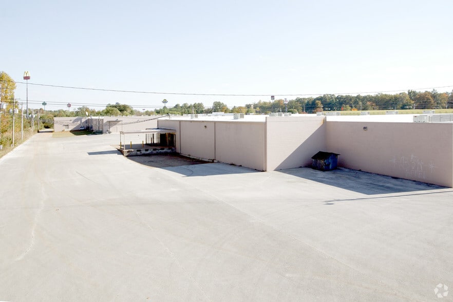 More Photos Of 2161 Hillsboro Blvd, Manchester General Retail For Lease