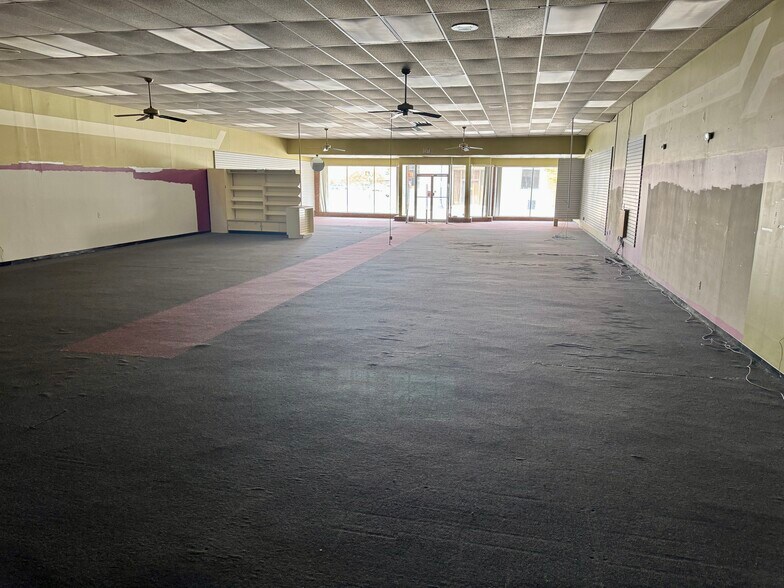 More Photos Of 212 S Main St, Laurinburg Storefront For Sale