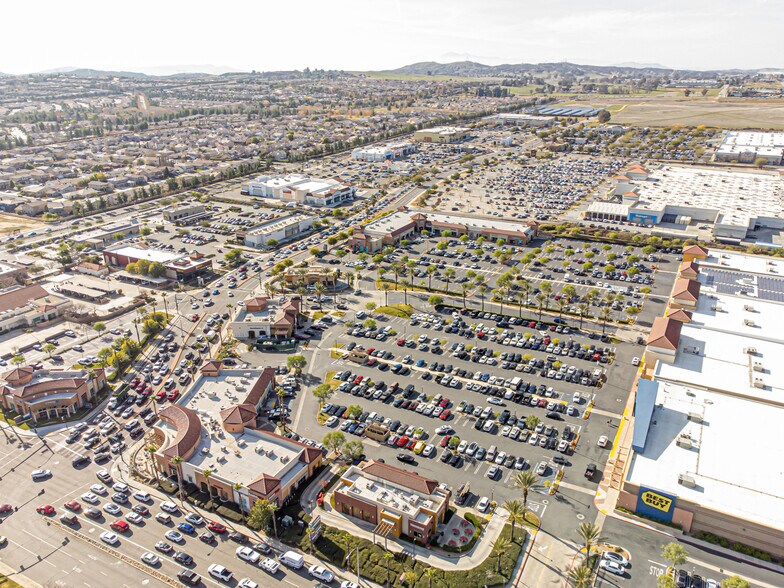 More Photos Of 1620 E 1st St, Beaumont General Retail For Sale