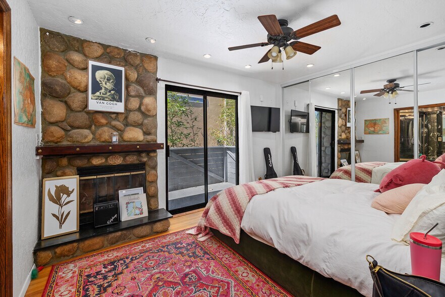 More Photos Of 3702-3710 Crown Point Dr, San Diego Apartments For Sale