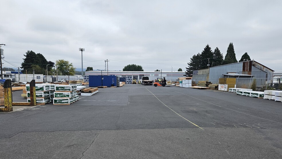 More Photos Of 642 Commerce Ave, Longview Lumberyard For Lease