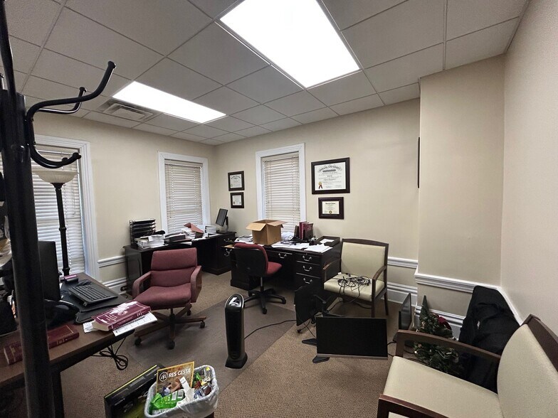 More Photos Of 520 N Walnut St, Bloomington Office For Lease