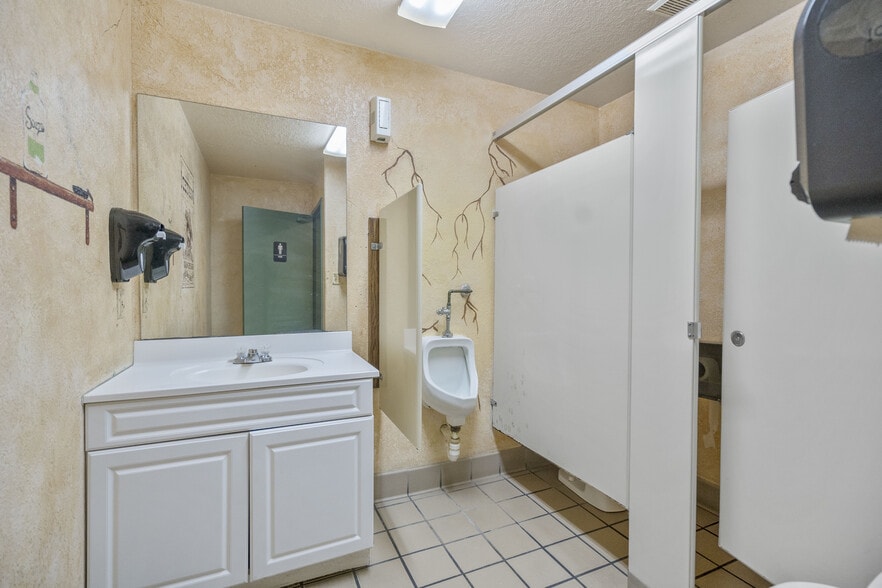 More Photos Of 6605 Hwy 54, Osage Beach Restaurant For Sale