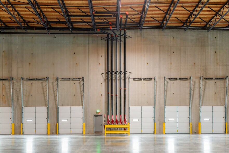 More Photos Of 2700 Talley Way, Kelso Warehouse For Lease