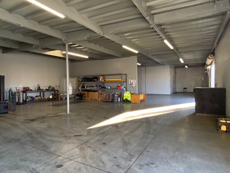 More Photos Of 316 S Price Rd, Tempe Warehouse For Lease