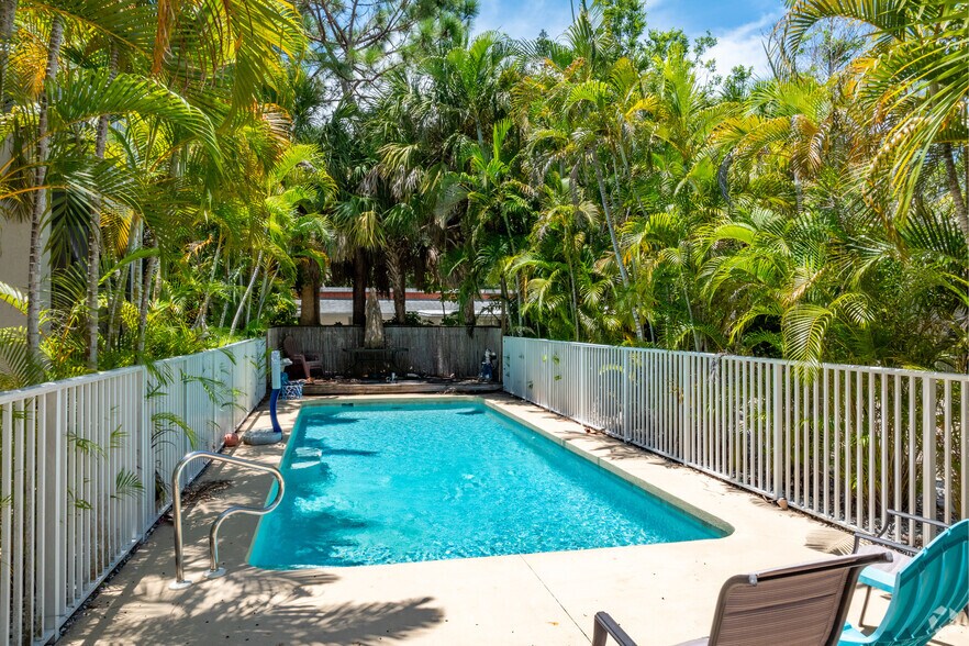 More Photos Of 1700-1704 Redwood St, Sarasota Apartments For Sale