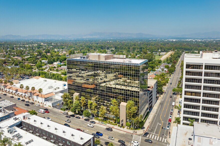More Photos Of 16311 Ventura Blvd, Encino Office For Sale