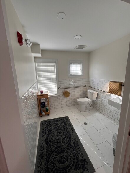 More Photos Of 135 Main St, Chatham Medical For Lease