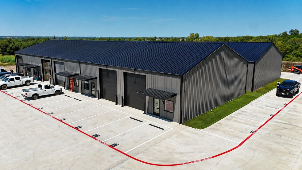 Primary Photo Of 11379 Farmington Rd, Van Alstyne Light Distribution For Lease