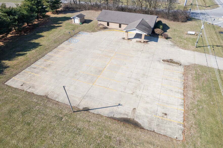 More Photos Of 2103 W 9th St, Mount Carmel Office For Sale