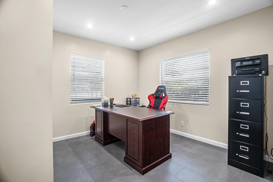 More Photos Of 4736 Lake Worth Rd, Greenacres Office For Sale