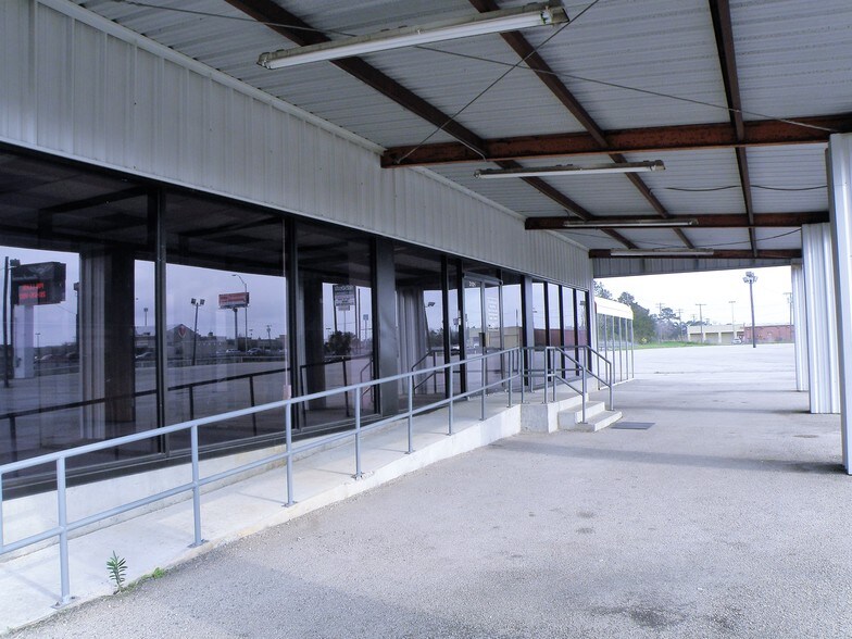 More Photos Of 3101 Gulf Fwy, Dickinson Auto Dealership For Sale
