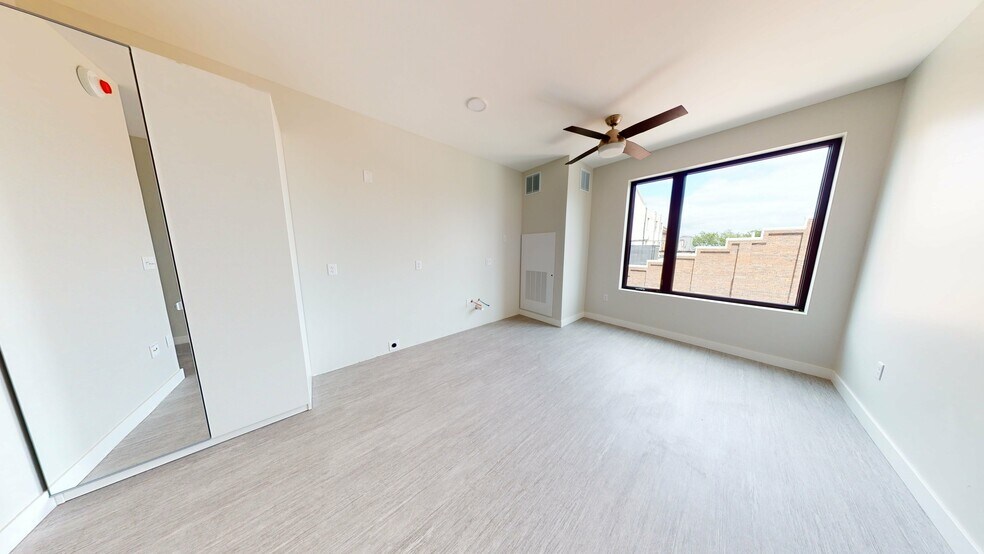 More Photos Of 2530 University Ave, Des Moines Apartments For Lease