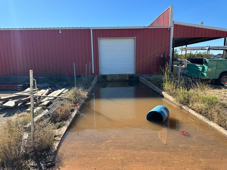 More Photos Of 3597 US Highway 84, Tuscola Warehouse For Lease