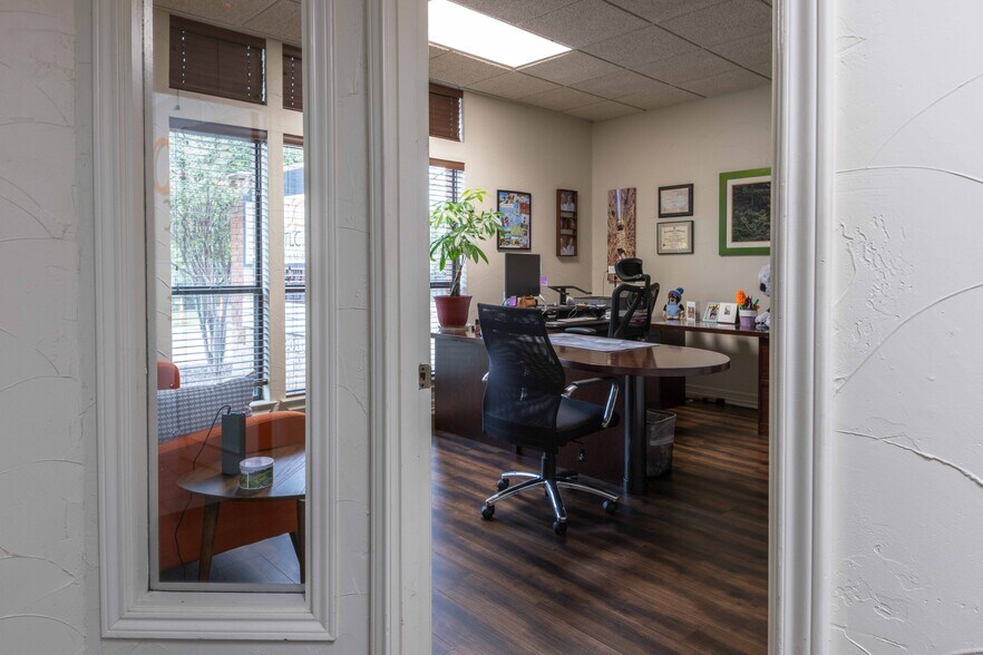 More Photos Of 3010 W Park Row Dr, Pantego Office For Sale