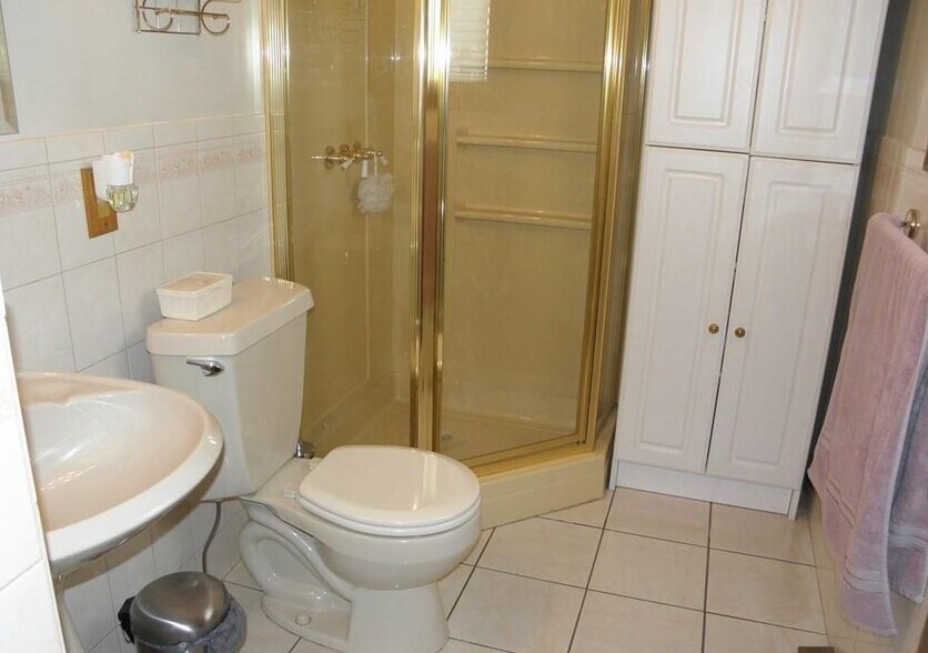 More Photos Of 158 Lake St, Hamburg General Retail For Sale