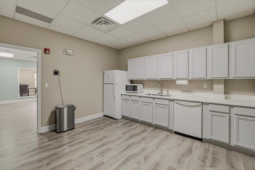 More Photos Of 2457 Care Dr, Tallahassee Office For Lease