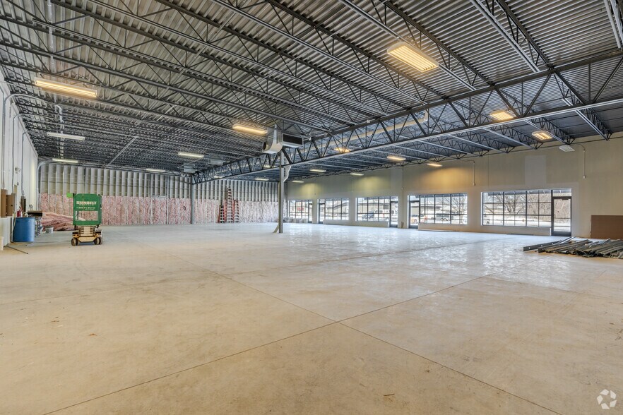 More Photos Of 500-520 N Westhill Blvd, Appleton Storefront Retail Office For Lease