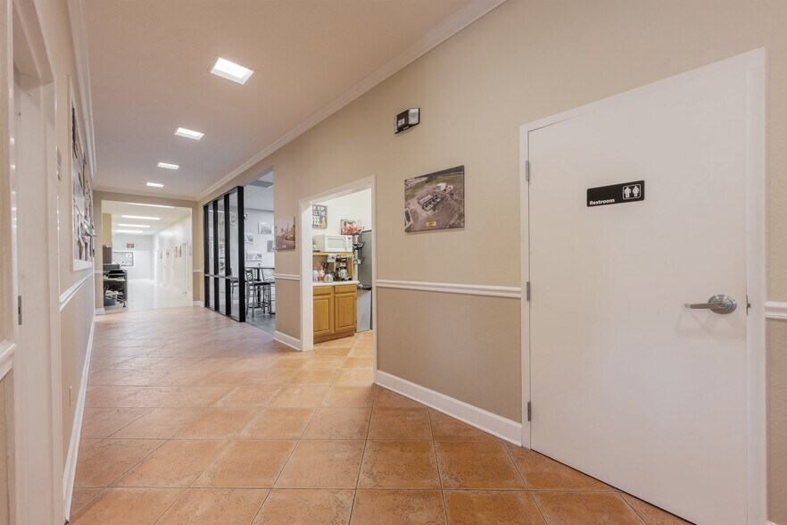 More Photos Of 6380 Phillips Hwy, Jacksonville Office For Lease