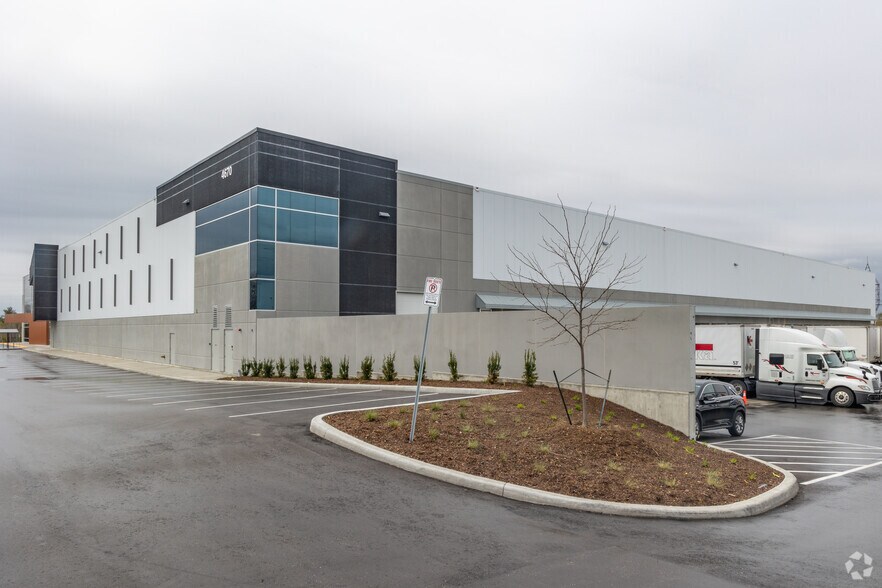 More Photos Of 4670 Garrard Rd, Whitby Distribution For Lease