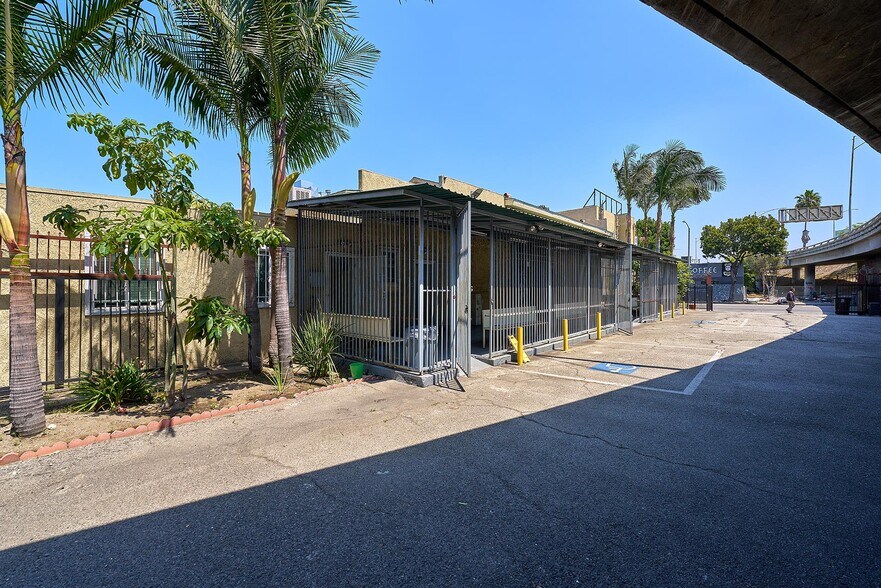 More Photos Of 824 Venice Blvd, Los Angeles Religious Facility For Sale