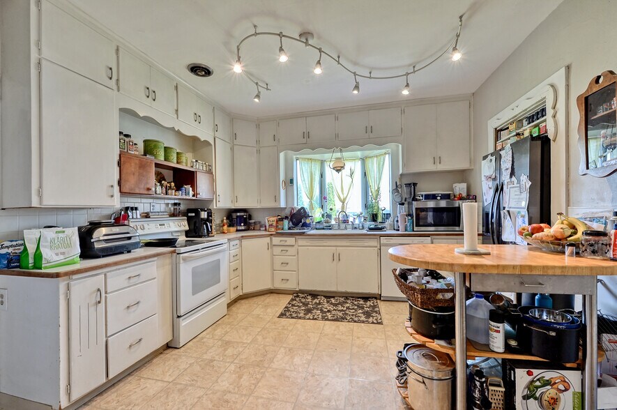 More Photos Of 5214 Guide Meridian, Bellingham Auto Repair For Sale