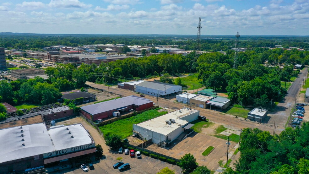 More Photos Of 110 E South St, Jackson Bar For Sale