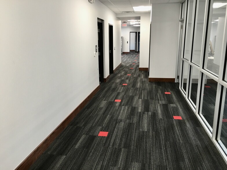 More Photos Of 23 W Pike St, Houston General Retail For Sale